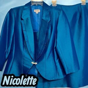 NWOT Ladies NICOLETTE 2 pc Skirt & Jacket Suit SZ 18 Teal w Rhinestone closure
